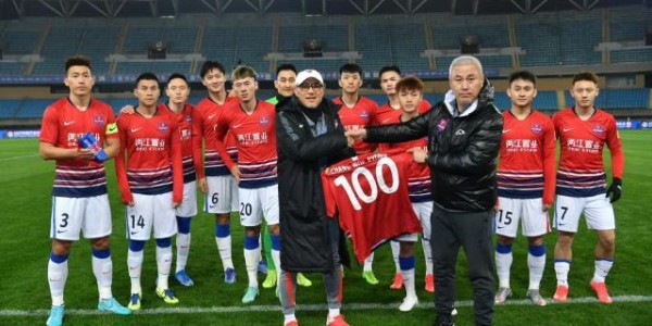博鱼体育-张外龙执教重庆百场靠血性抢下1分 有他在有奇迹！