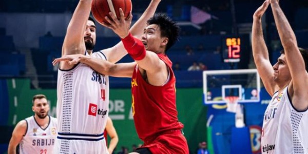 博鱼官网-砍下17分全场最高！赵睿成今夜男篮外线进攻唯一解