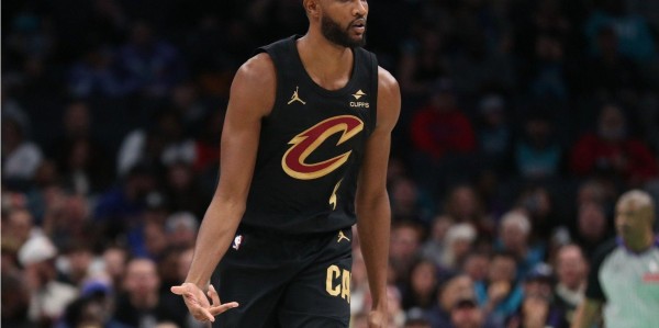 米切尔：莫布利还不清楚自己有多强，但我们需要他做的更多