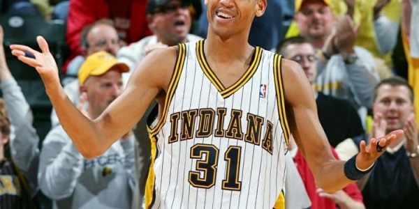 从受伤到接管比赛：00年总决赛G4鲨鱼犯满 科比扛起湖人封神印城