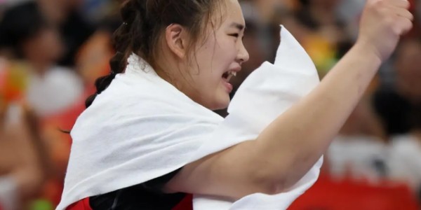 正式官宣！中国篮坛顶级中锋完成转会，离开北京首钢，加盟上海