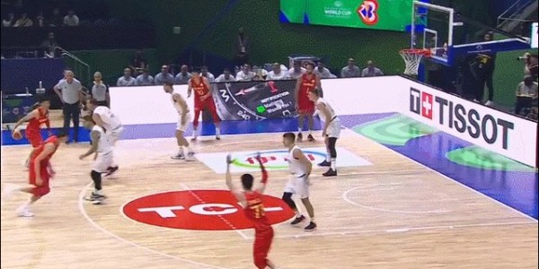 博鱼官网-砍下17分全场最高！赵睿成今夜男篮外线进攻唯一解