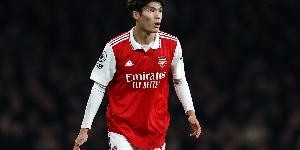 记者：富安健洋防线每个位置都表现很好，这样结束枪手生涯太可惜